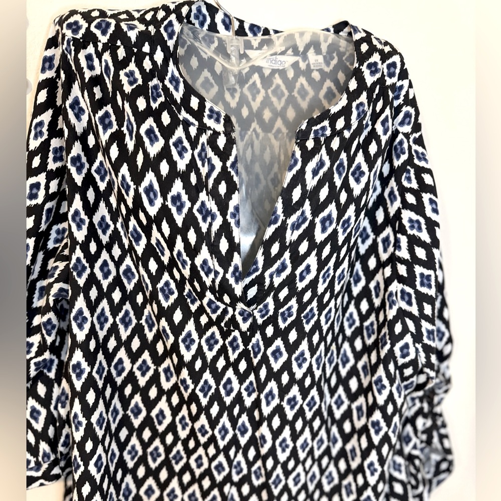 Stylish Black and Blue Patterned Women's Top Size 2X